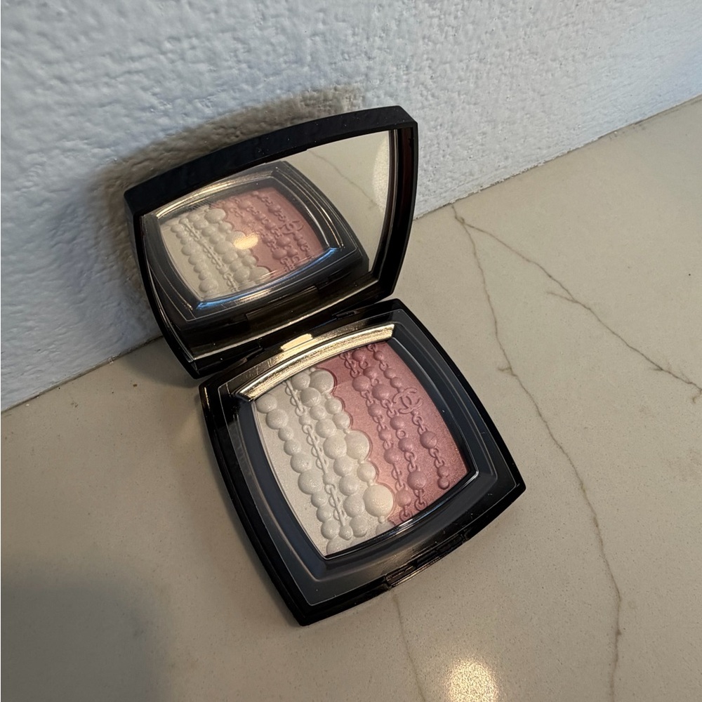 CHANEL Perles et Fantaisies illuminating powder